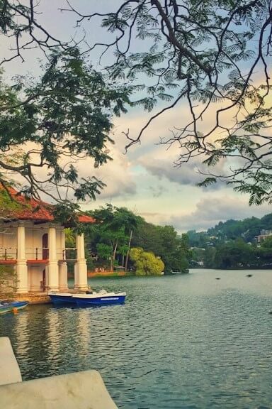 Kandy Lake Round