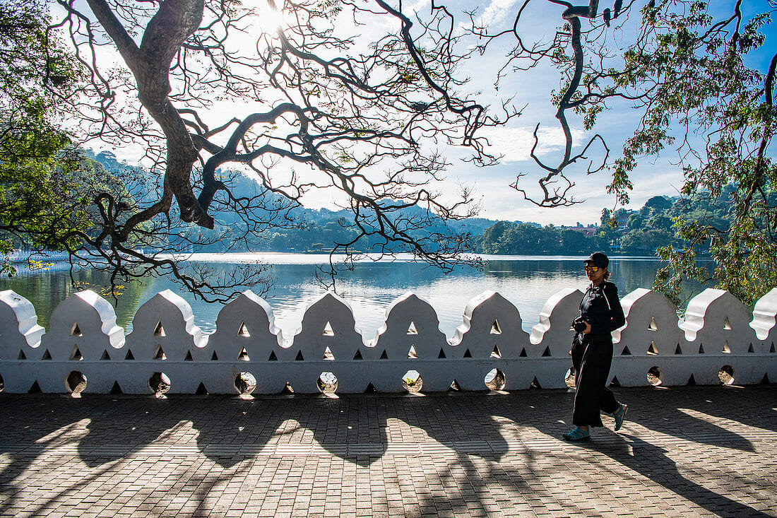 Kandy Lake Round Sri Lanka Miracle Planets