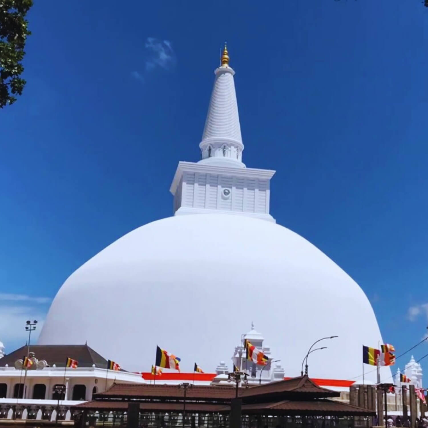 RT0014-Ruwanwali-MiraclePlanetsSriLanka.jpg